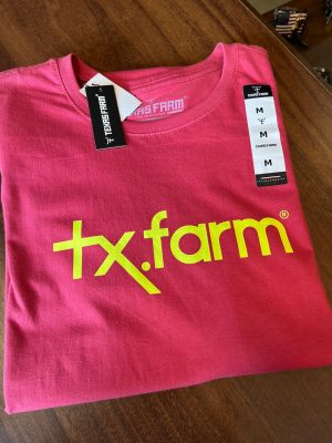 CAMISETA TEXAS FARM ROSA LOGO AMARELA 6067