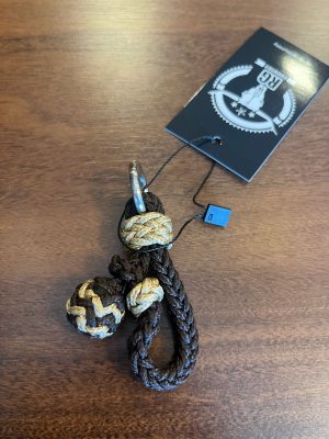 CHAVEIRO TRANÇADO COM CHARROA MARROM ESCURO 2501