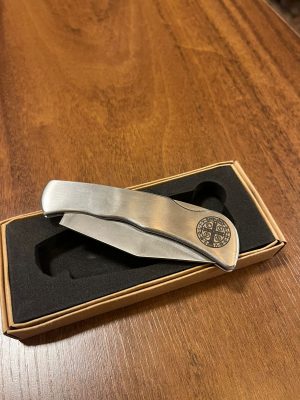 CANIVETE INOX MEDALHA SÃO BENTO COM TRAVA 2008